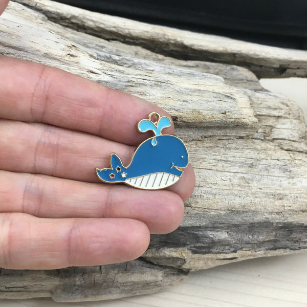 Breloque baleine qui sera ajoutée à votre bracelet, collier ou boucles d’oreille