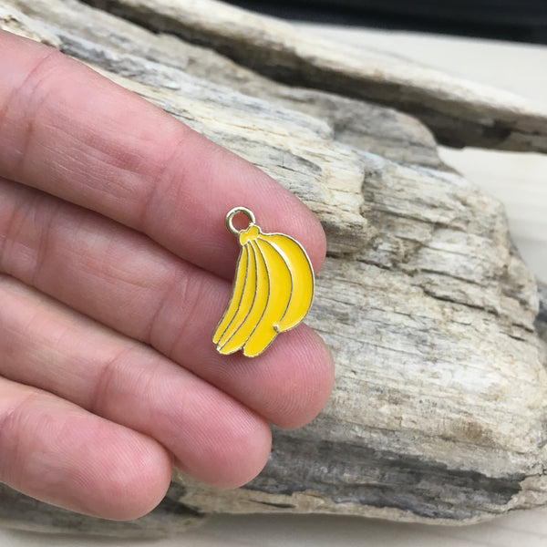 Breloque bananes qui sera ajoutée à votre bracelet, collier ou boucles d’oreilles