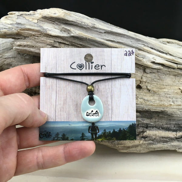 #526 Collier canot