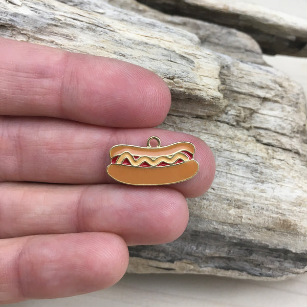 Breloque hot-dog qui sera ajoutée à votre bracelet, collier ou boucles d’oreilles