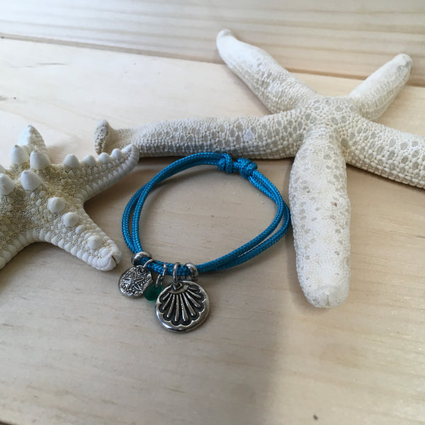 #203 Bracelet ajustable bleu avec dollars de sable et coquillage