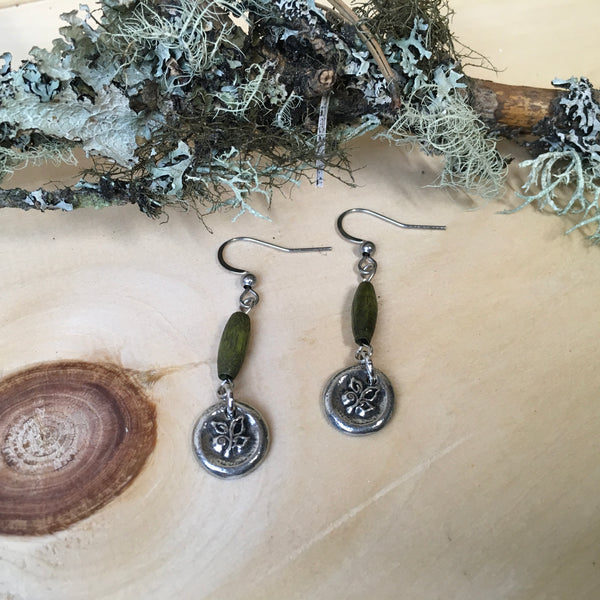 #75 Boucles d'oreilles feuilles avec billes vertes