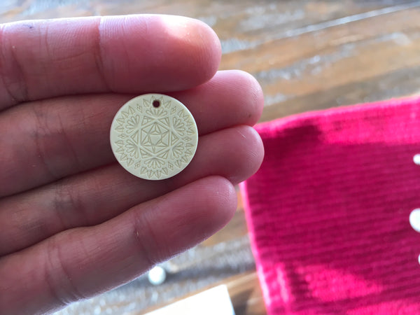 Tags réalisés pour Myriam de l’entreprise Célia les bijoux