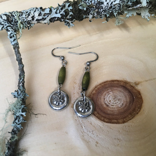 #80 Boucles d'oreilles feuilles avec billes vertes