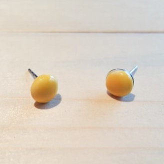 Boucles d’oreilles (les minis jaunes) assorties aux masques