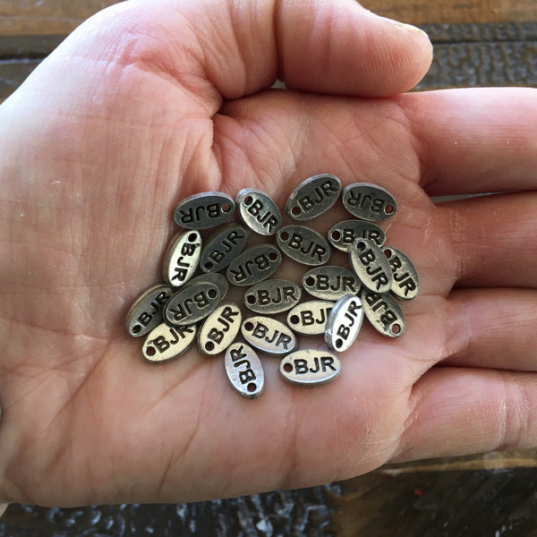 Tags réalisés en 3D et coulés en étain pour Judith Raymond