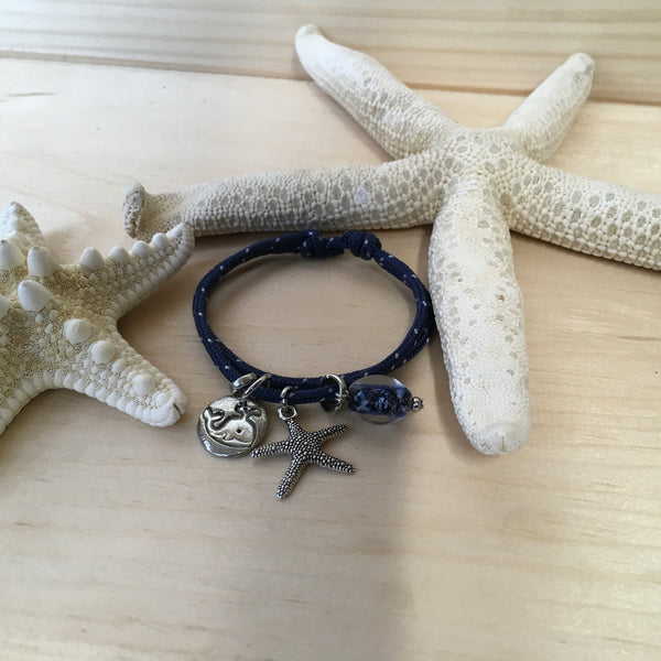 #201 Bracelet ajustable bleu avec baleine et étoile de mer